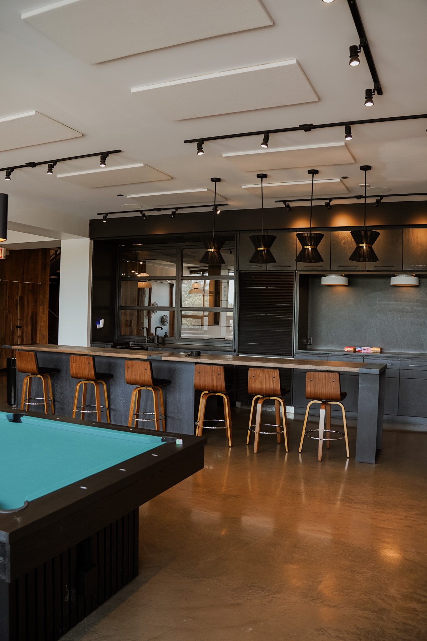 The bar and lounge at the Wicker Park clubhouse in Chicago