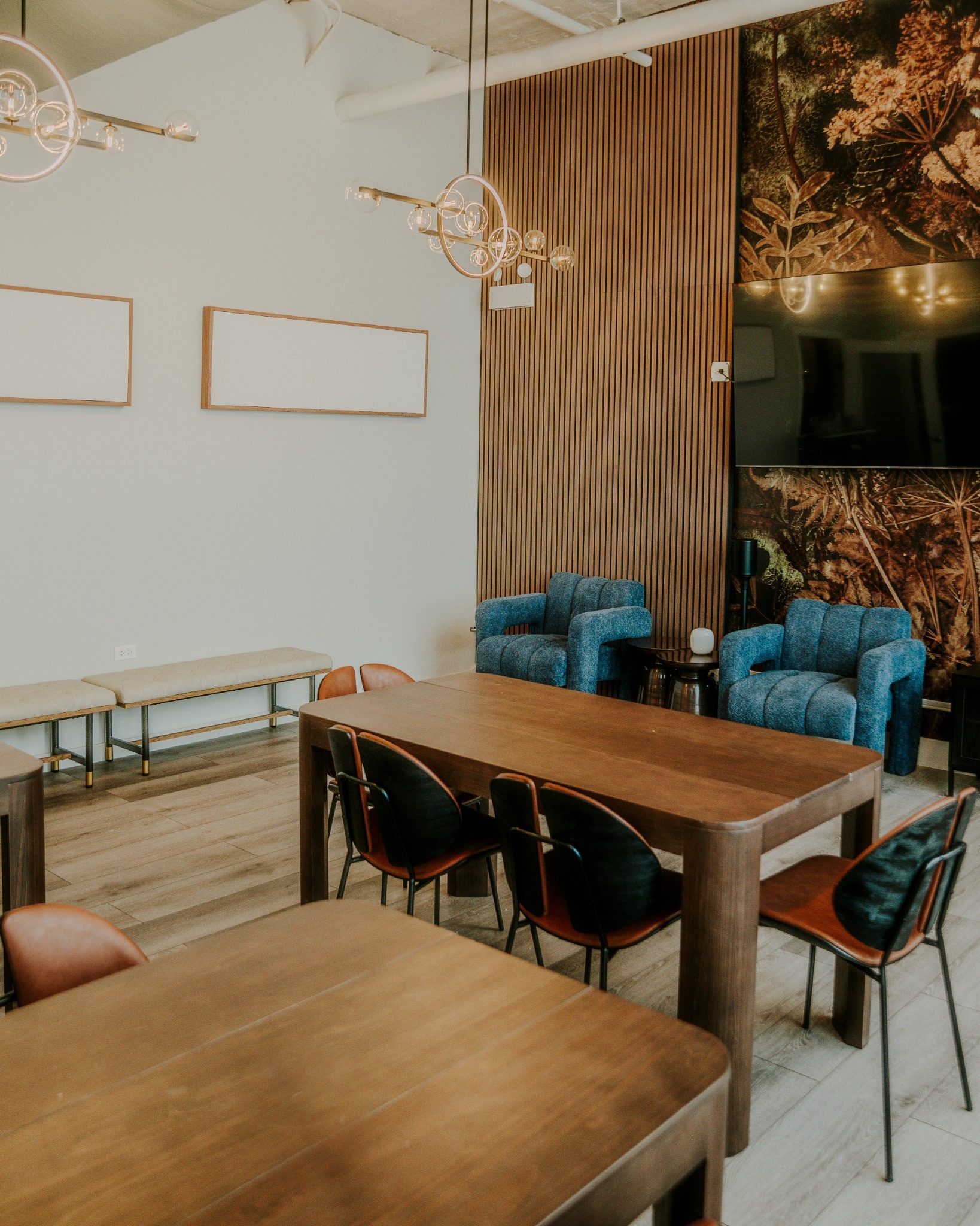 A private dining and meeting room at the River North clubhouse in Chicago